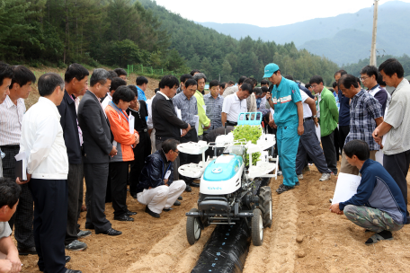 농업기계 임대사업의 효율적 추진을 위한 육묘이식기계 연시회 개최