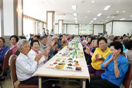 임계면 경로잔치 개최